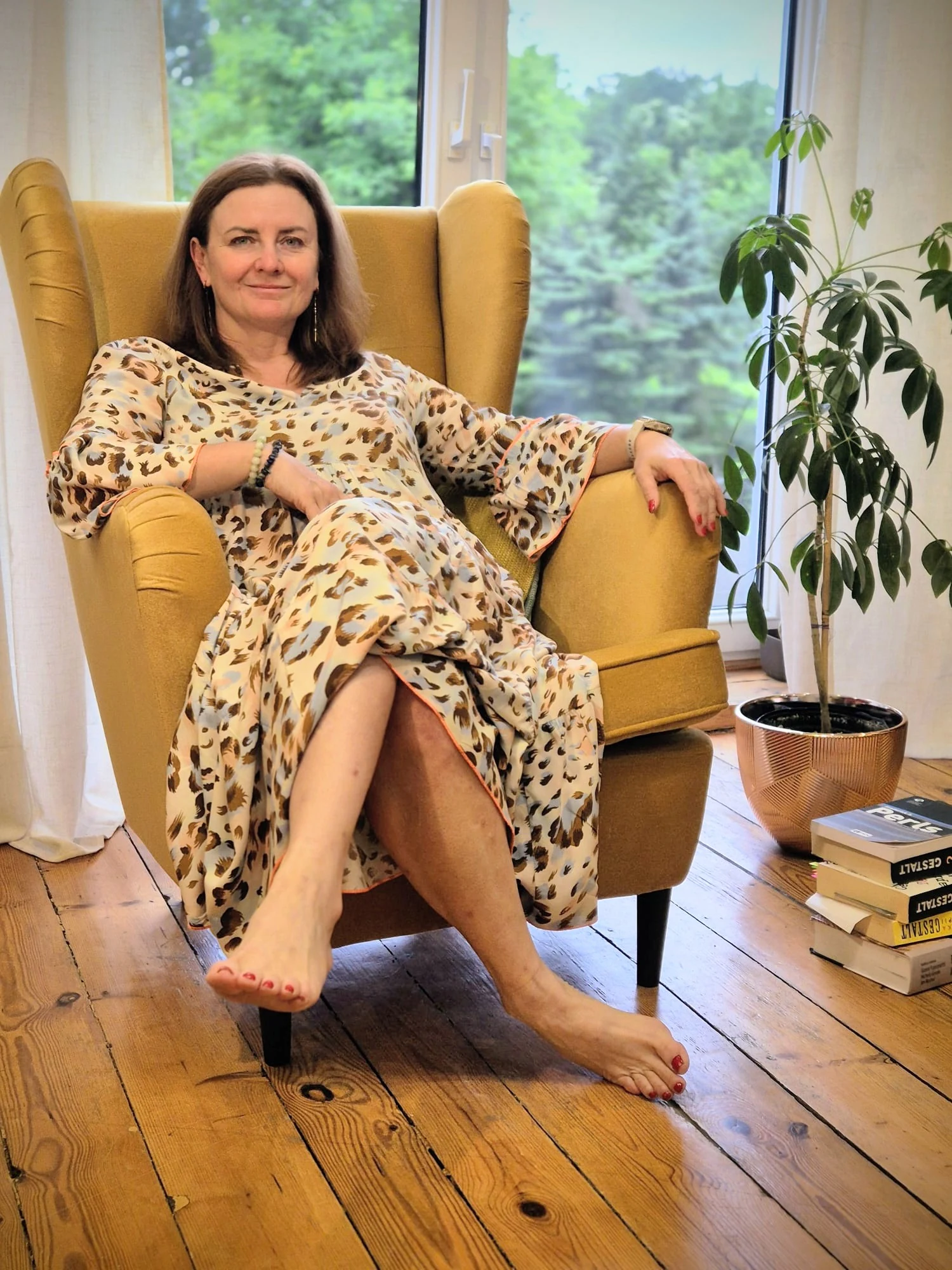 Marlena Targowska siedząca w fotelu